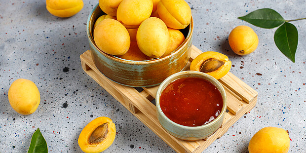 Aunt Dana's Austrian Apricot Jam